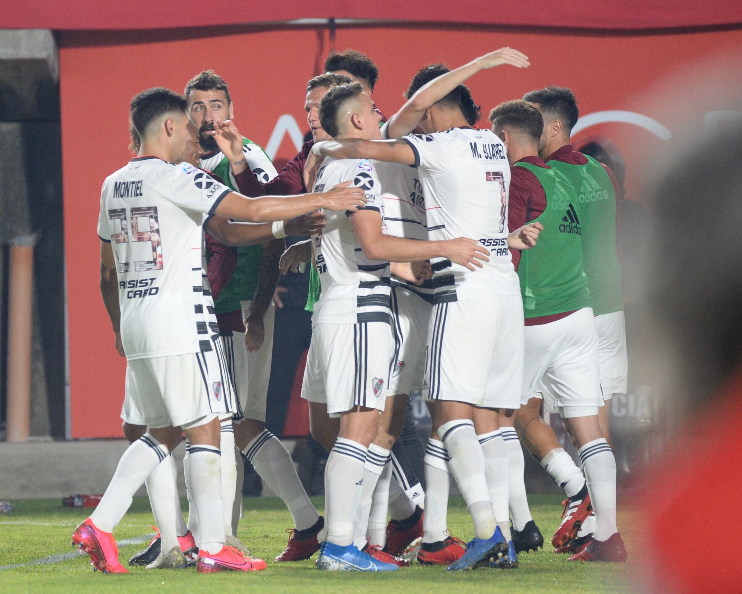 River festejó en La Plata y quedó a un paso de la gran celebración en casa.