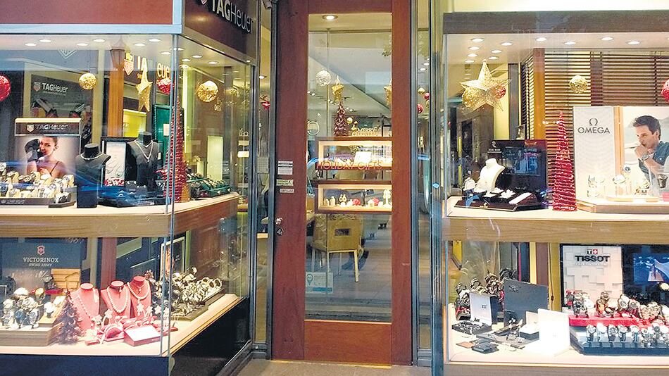 La mayor caída se registró en el rubro Joyerías y Relojerías.