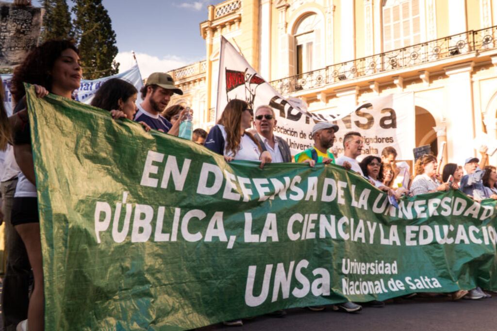 Marcha 23 de abril en Salta Capital