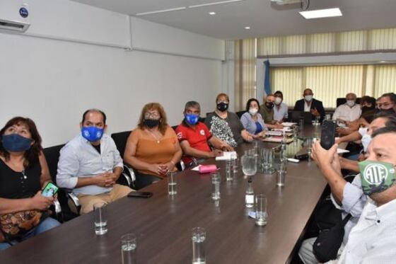 Reunión entre el gobierno y representantes de la Mesa Intergremial.