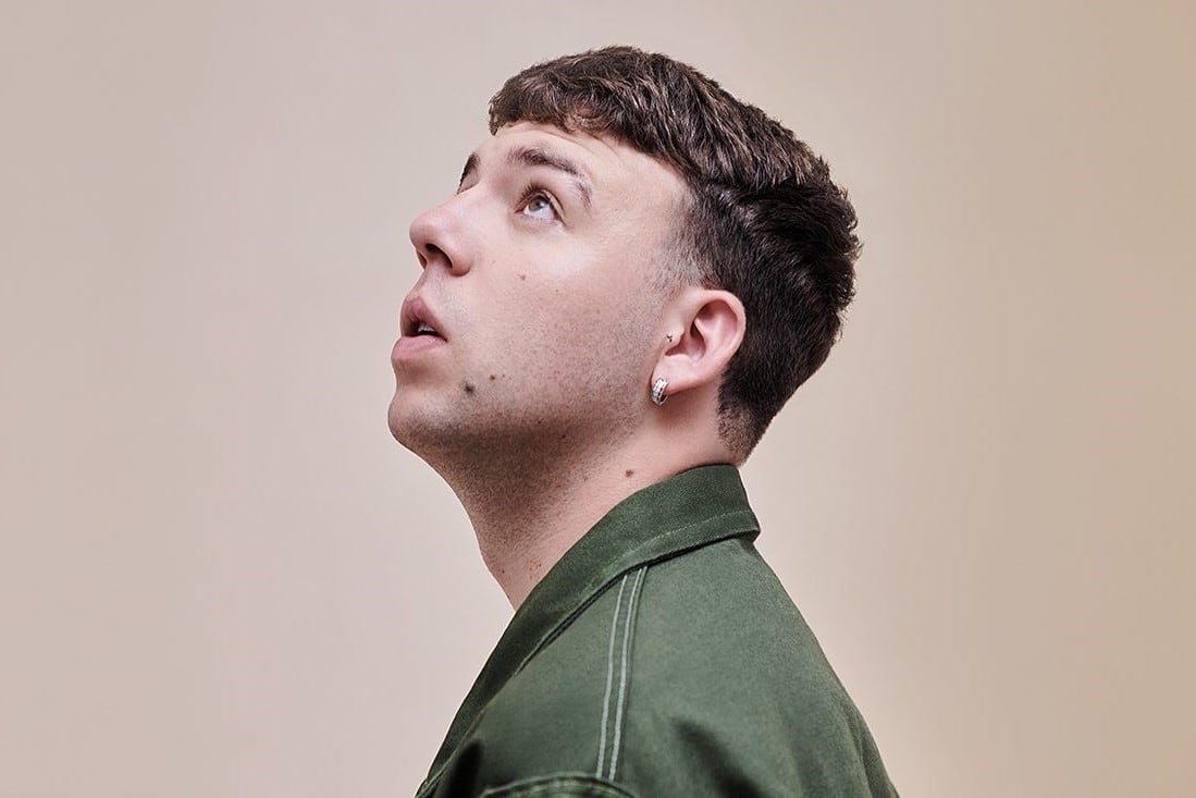 Quevedo andaba buscando una con "los tatuajes de Cazzu y con la altura de Nicki" y encontró un podcast en Spotify para contar su historia