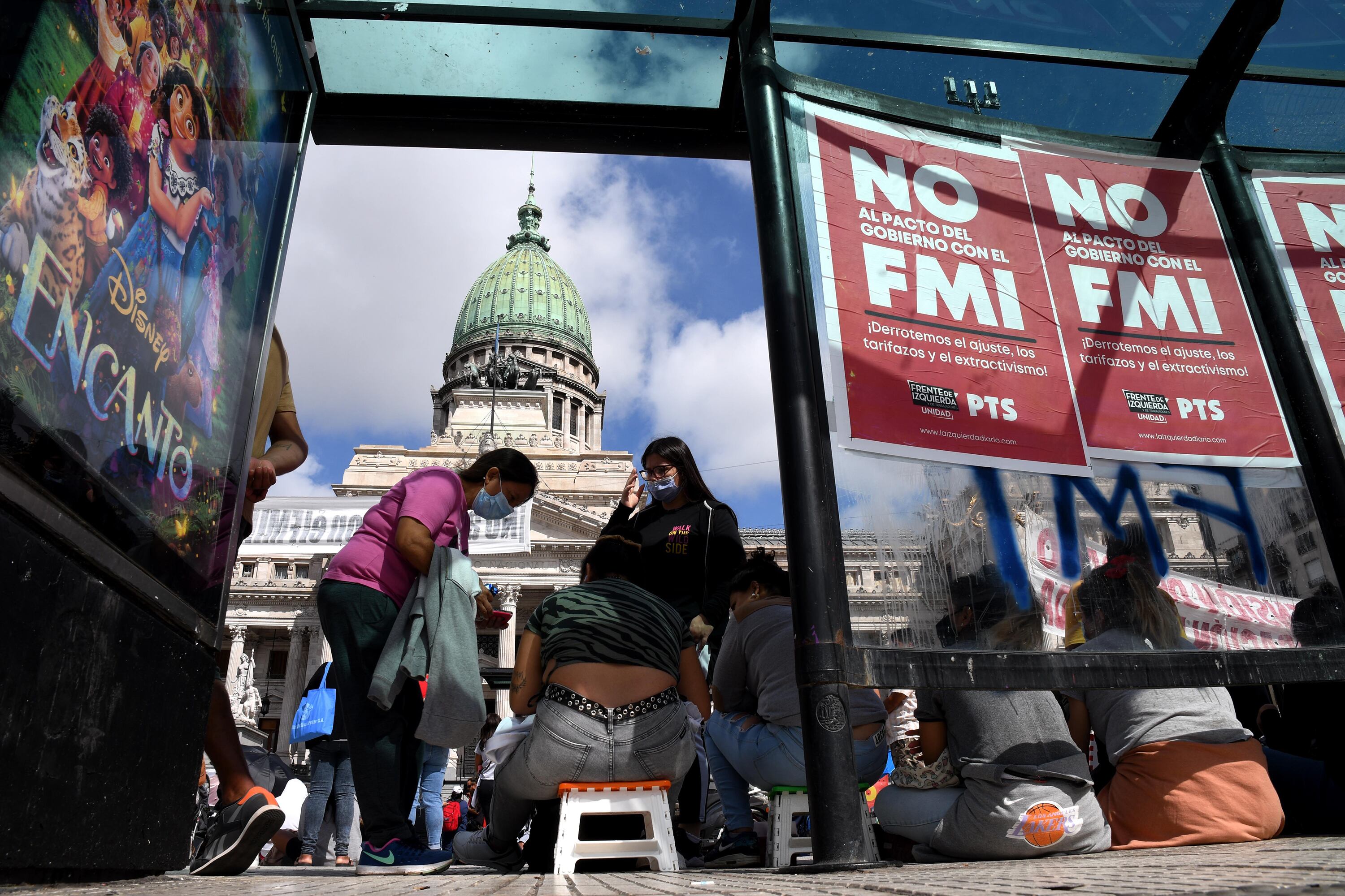 Alberto Fernández y Mauricio Macri, los dos beneficiados por el apoyo al acuerdo con el FMI, quedaron paradójicamente debilitados.