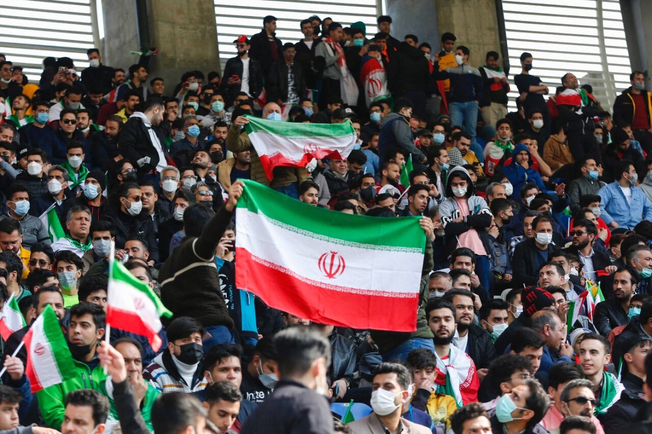 El público iraní en el partido ante Líbano: todos hombres