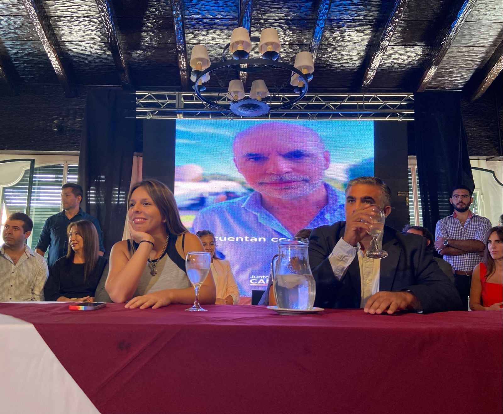 Liendo y Nanni fueron los únicos oradores en la presentación local de JxC. 