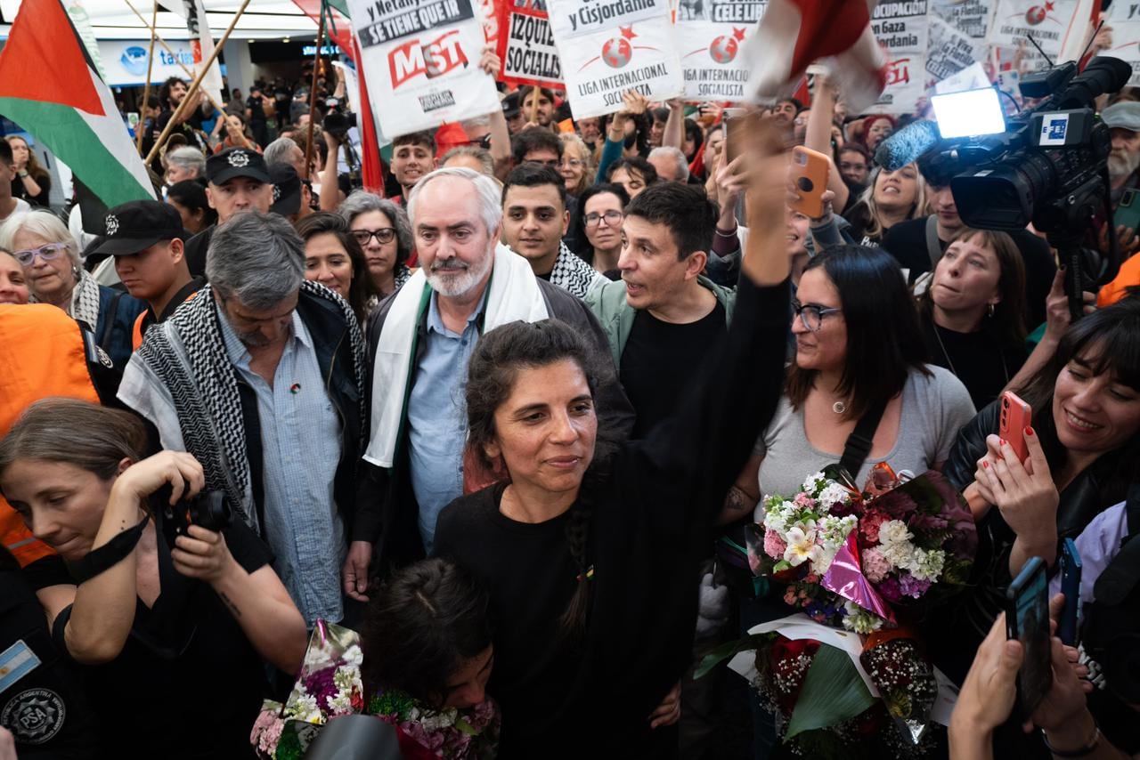 Celeste Fierro es una de lxs tres argentinxs y las 497 personas de 47 países que integraron la flotilla Global Sumud con el objetivo de llevar alimentos, medicinas, y lo necesario para sobrevivir al genocidio en Gaza.