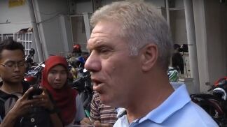 Rijsbergen visitó a las Madres en bicicleta, cuando se recuperaba de una lesión.