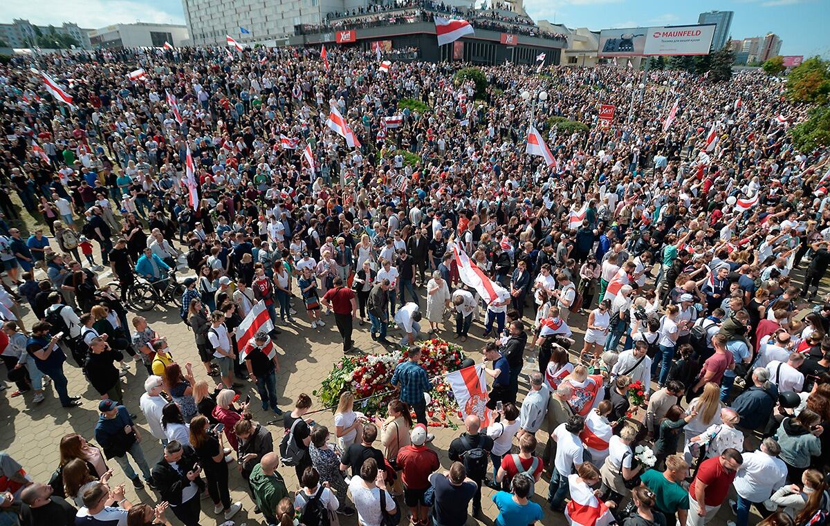 Bielorrusos protestan este sábado en Minsk, en el lugar donde murió un manifestante esta semana
