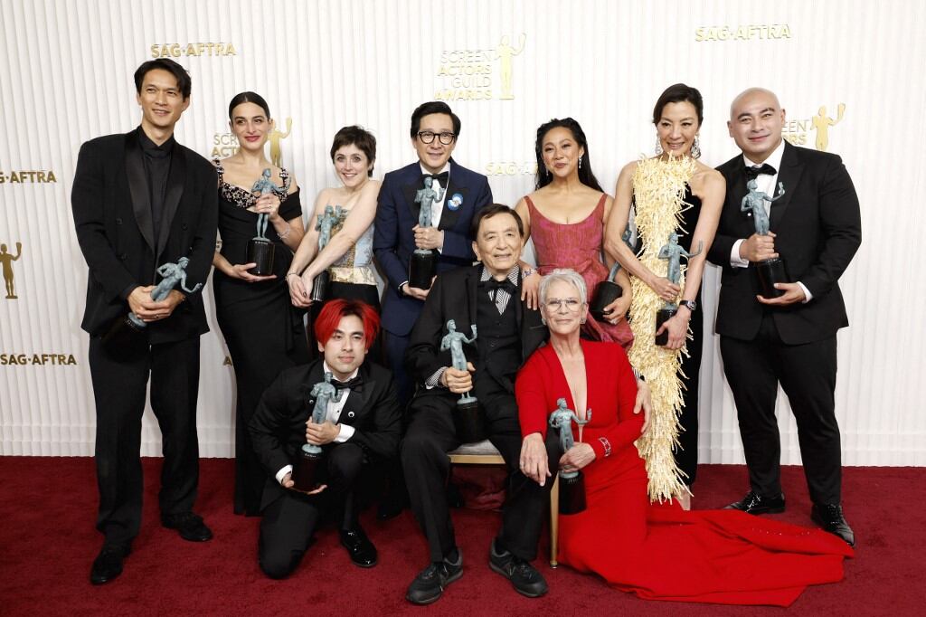 El elenco de "Todo en Todas Partes al Mismo Tiempo" (Foto: Frazer Harrison / GETTY IMAGES NORTH AMERICA / Getty Images via AFP)