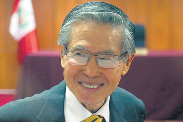 Fujimori aparece sonriendo en esta imagen de 2015, pero ahora podría volver a la cárcel.