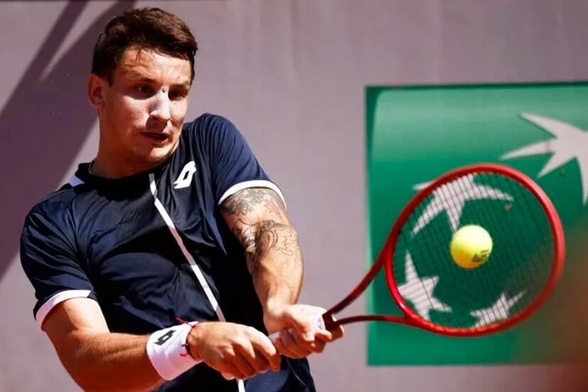 Ugo Carabelli y las marcas en su cara, tras la caída que sufrió por un desmayo