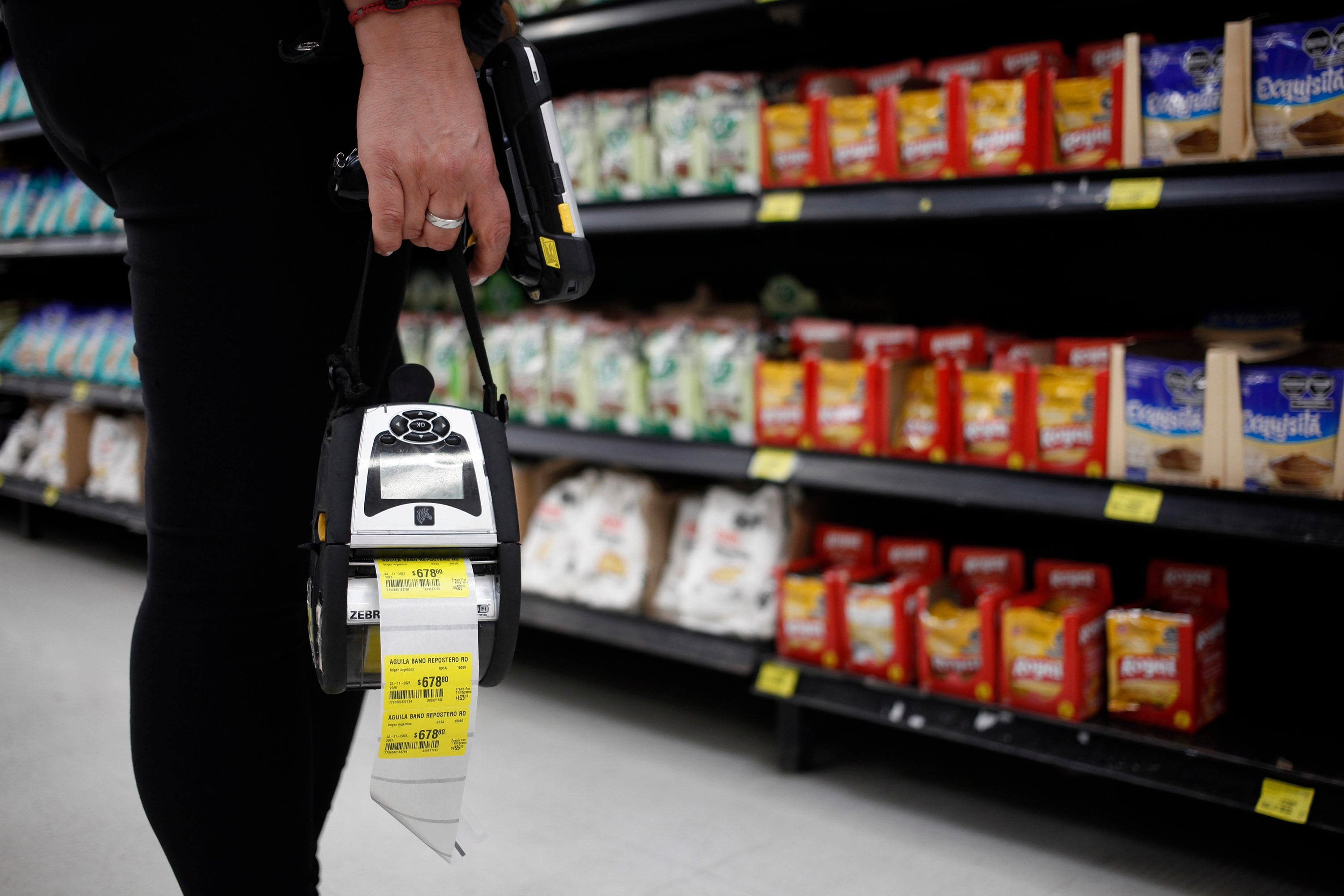 El salto del dólar habría llevado la inflación a más del 2% en agosto