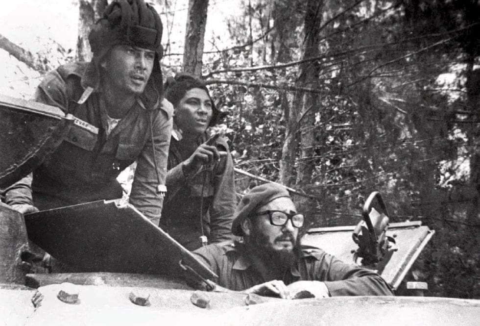 Fidel Castro dirigió la defensa de su país en el campo de batalla.