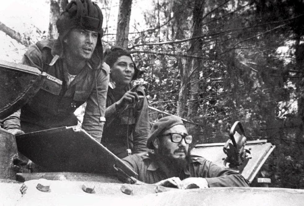 Fidel Castro dirigió la defensa de su país en el campo de batalla.
