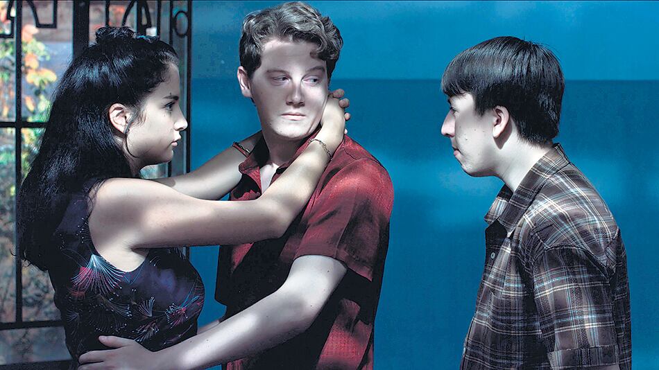 Amor urgente es una película de y sobre chicos y chicas, con protagonistas que emanan autenticidad.