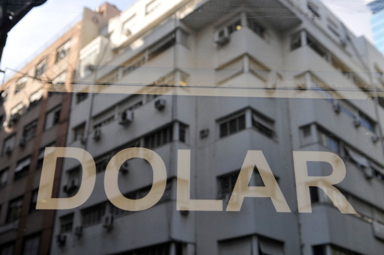 El dólar contado con liquidación terminó en 148,91 pesos y retrocedió 0,6 por ciento. 