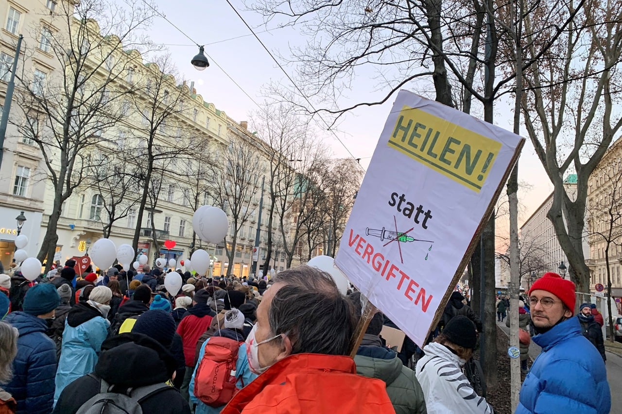 Austria impone la obligatoriedad de la vacuna contra la covid-19 y lanza una lotería para incentivar la vacunación