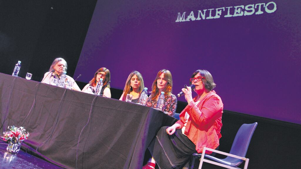 Horacio González, María Pía López, Nora Veiras, Mariana Arruti y Liliana Herrero propusieron un intenso debate.