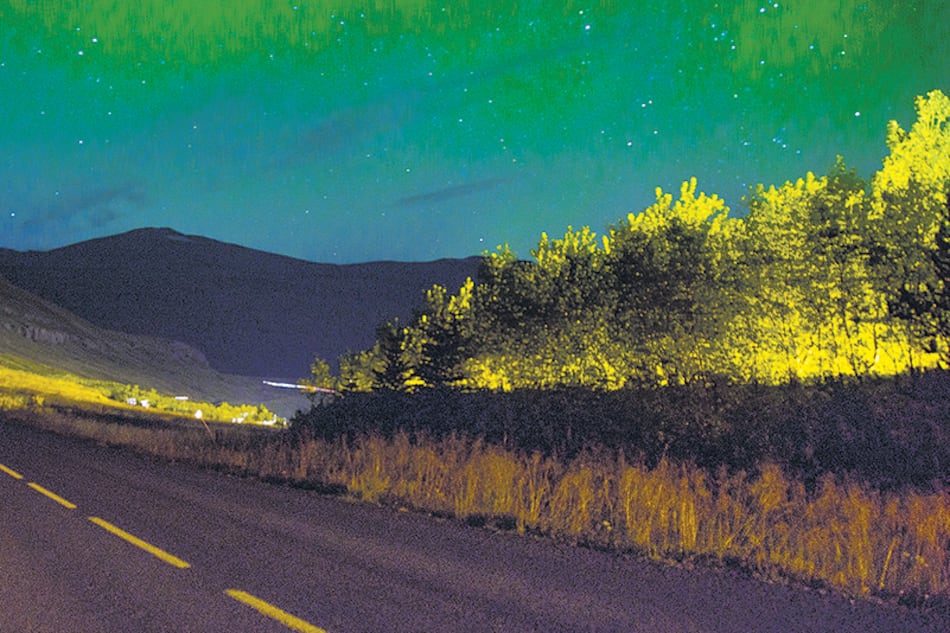 Elusivas pero magníficas, las auroras se presentan como un haz de luz verdosa en el cielo boreal.