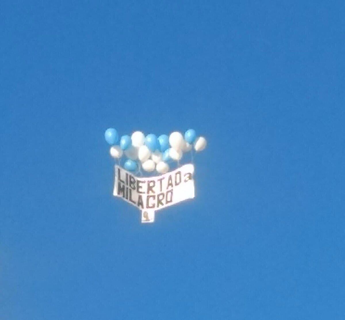 Los globos que soltaron en Rosario para reclamar la liberación de Sala.