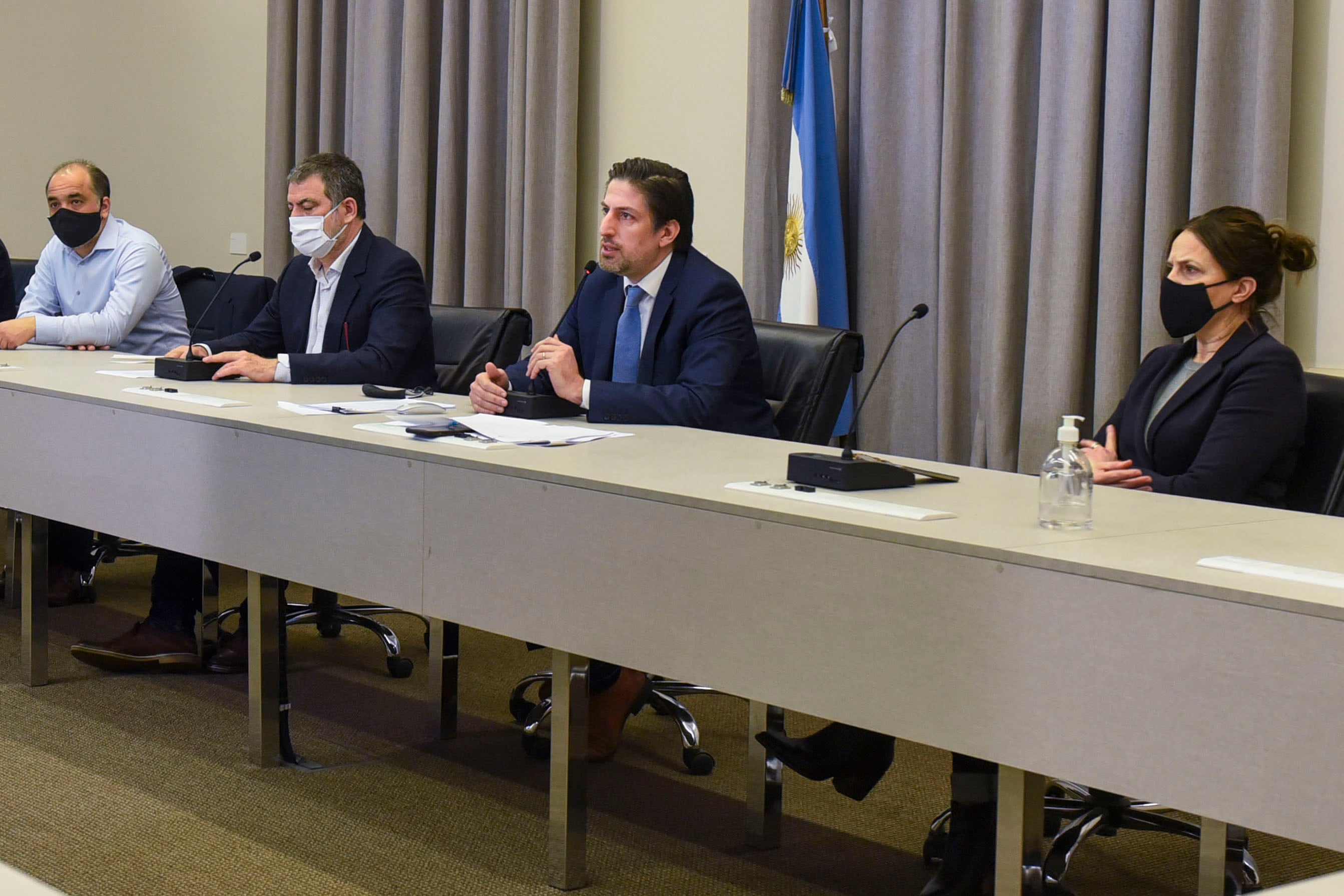 El ministerio de Educación rechazó la propuesta de la ciudad de Buenos Aires de reabrir las escuelas para que los alumnos que perdieron el vínculo educativo accedan al uso de computadoras.