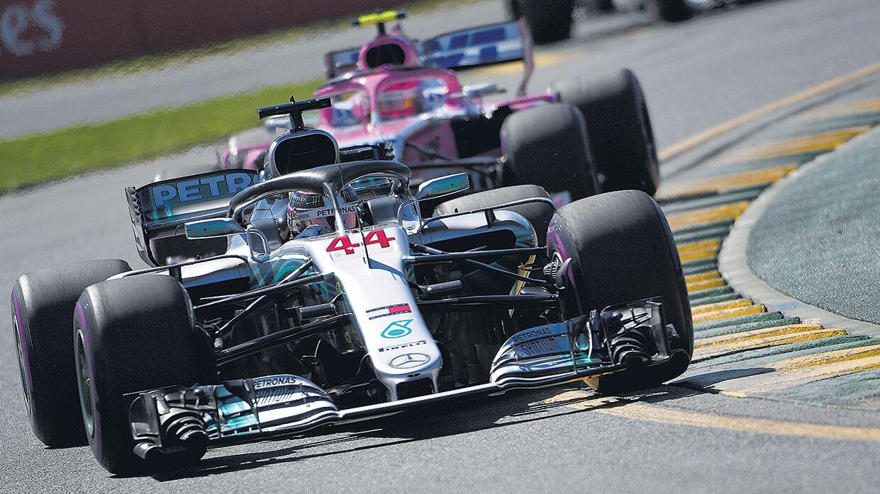 Hamilton (Mercedes) fue el más rápido ayer; detrás se ubicó Verstappen (Red Bull).