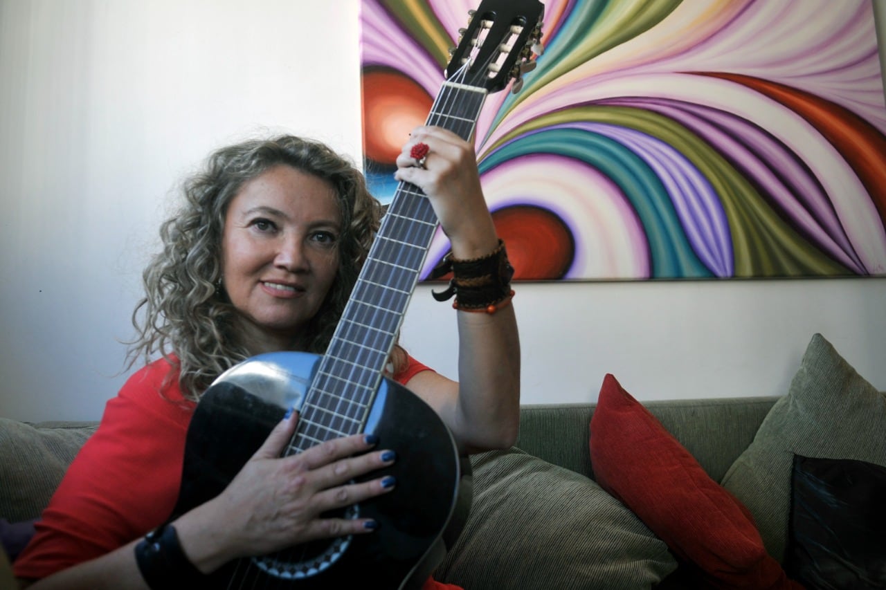 "Quería tomar todas autoras vivas. Hay un goce por el tributo al muerto, yo quería celebrar la vida."