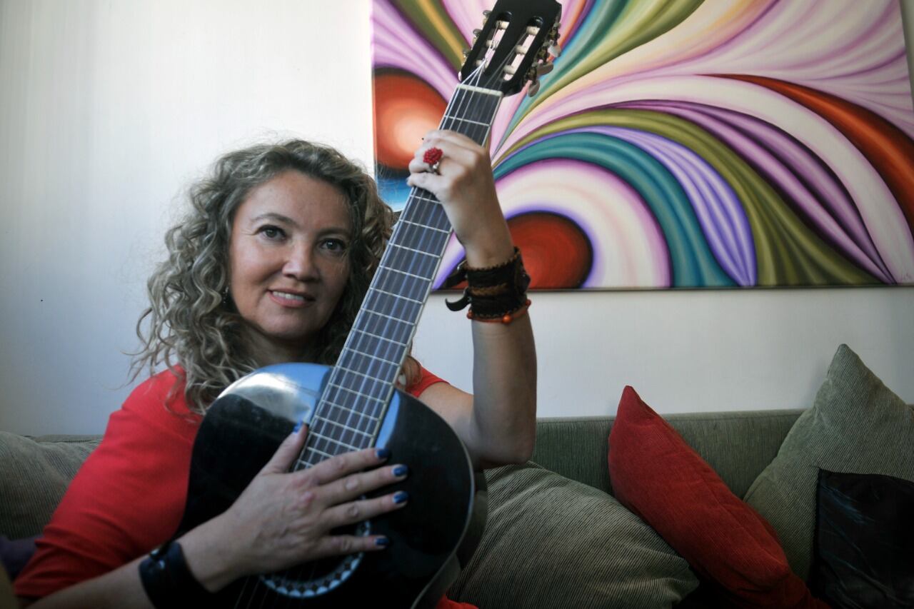 "Quería tomar todas autoras vivas. Hay un goce por el tributo al muerto, yo quería celebrar la vida."