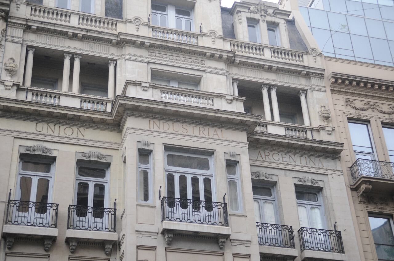 La UIA en la mira por las presiones por dólares y las subas de los alimentos.