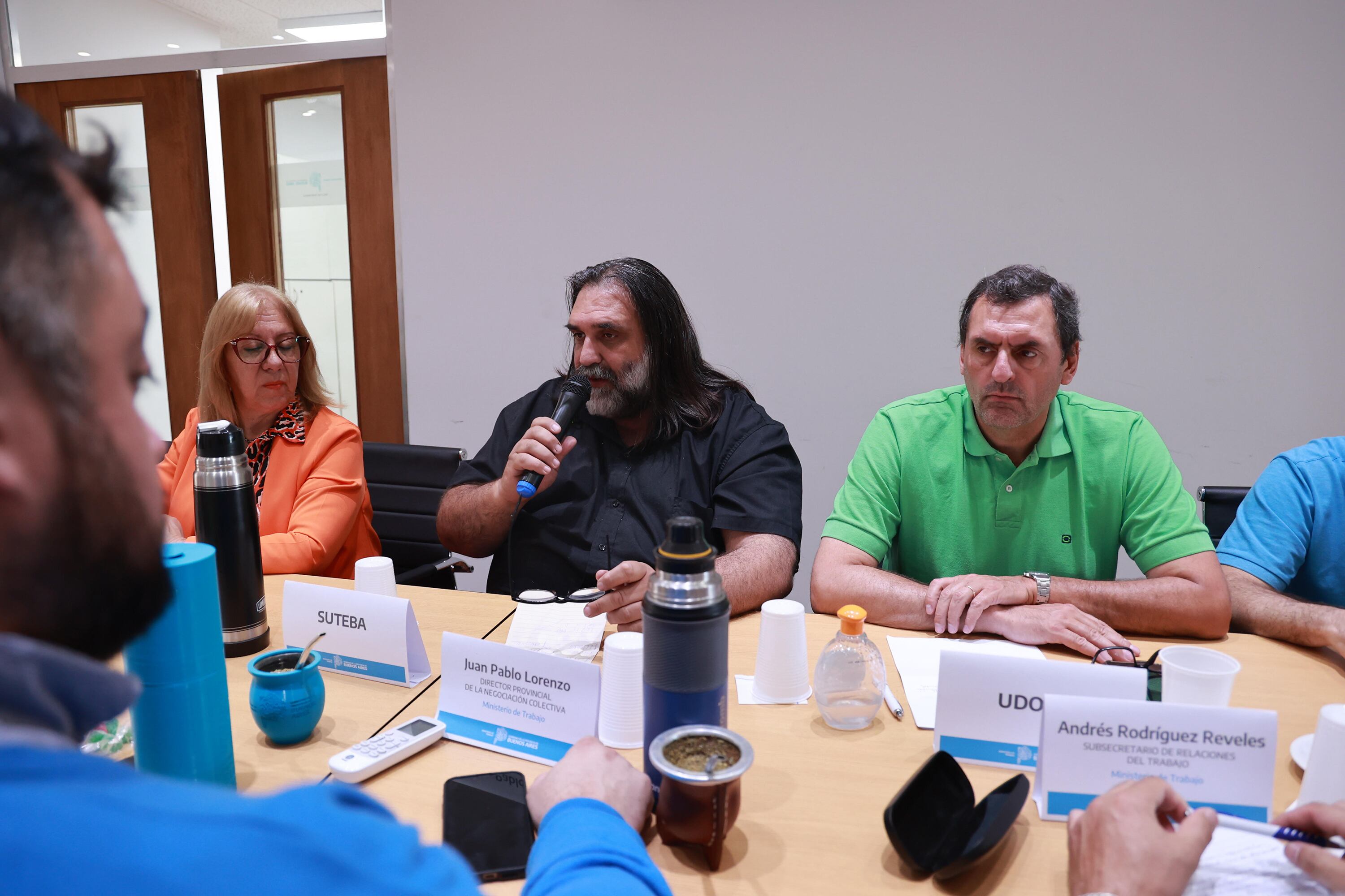 Los gremios rediscutirán paritarias con la provincia este martes.