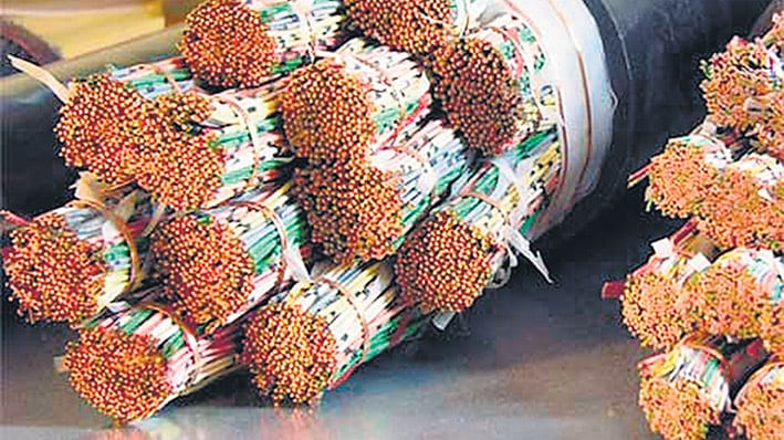 Los delincuentes se disfrazaban de operarios y robaban los cables.