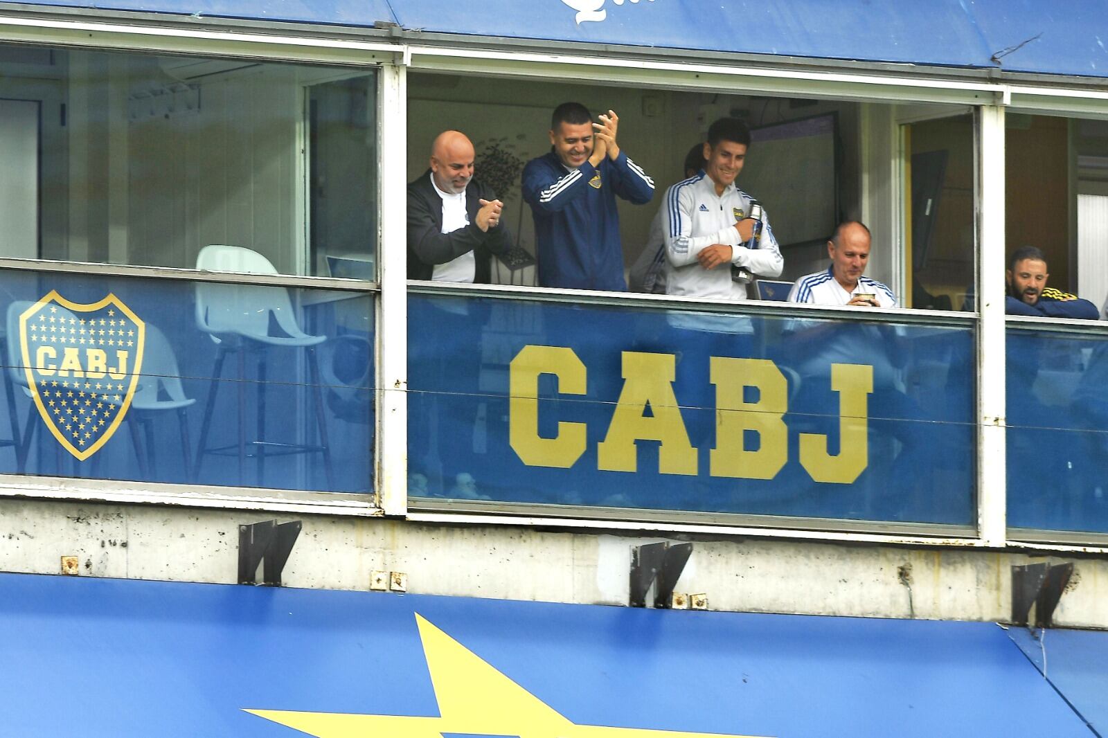 Juan Román Riquelme en La Bombonera, con un mate siempre a mano