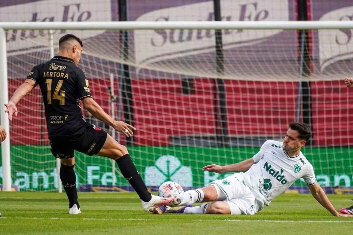 Colón suma dos partidos sin victorias, pero sigue prendido arriba