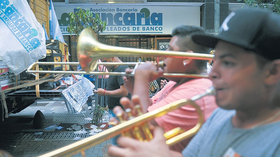 Los trabajadores bancarios ya pararon hace diez días, el viernes 6.