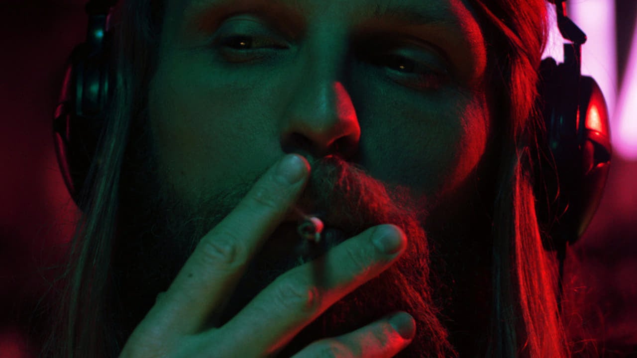 El locutor radial y sus historias para no dormir.