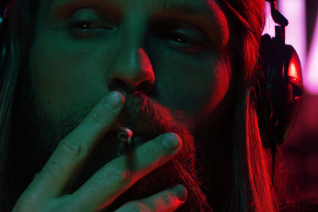 El locutor radial y sus historias para no dormir.