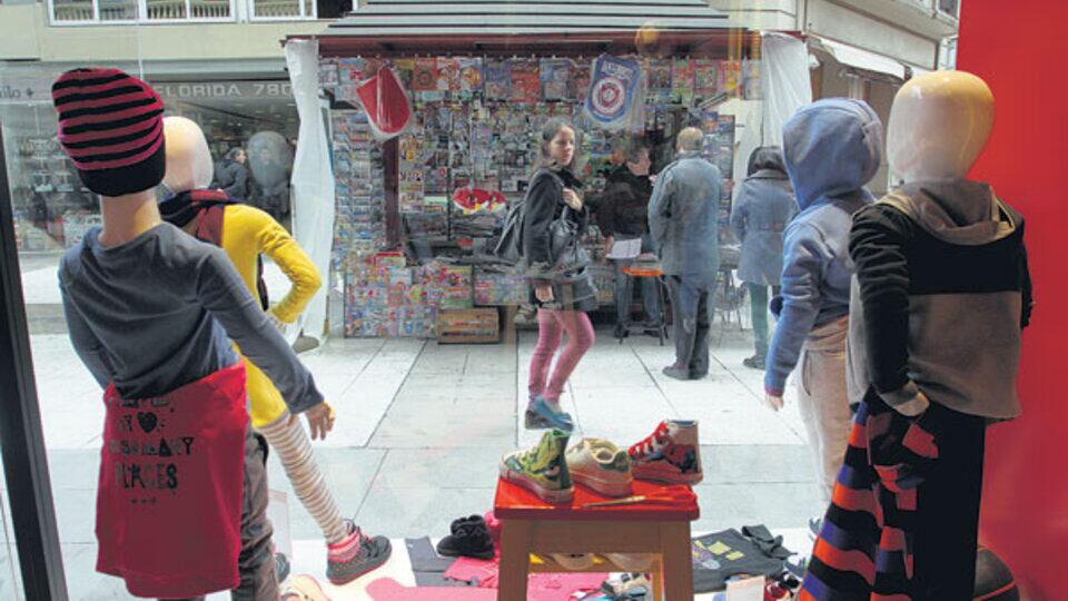 Los comercios minoristas, uno de los rubros más golpeados por la caída de la actividad.