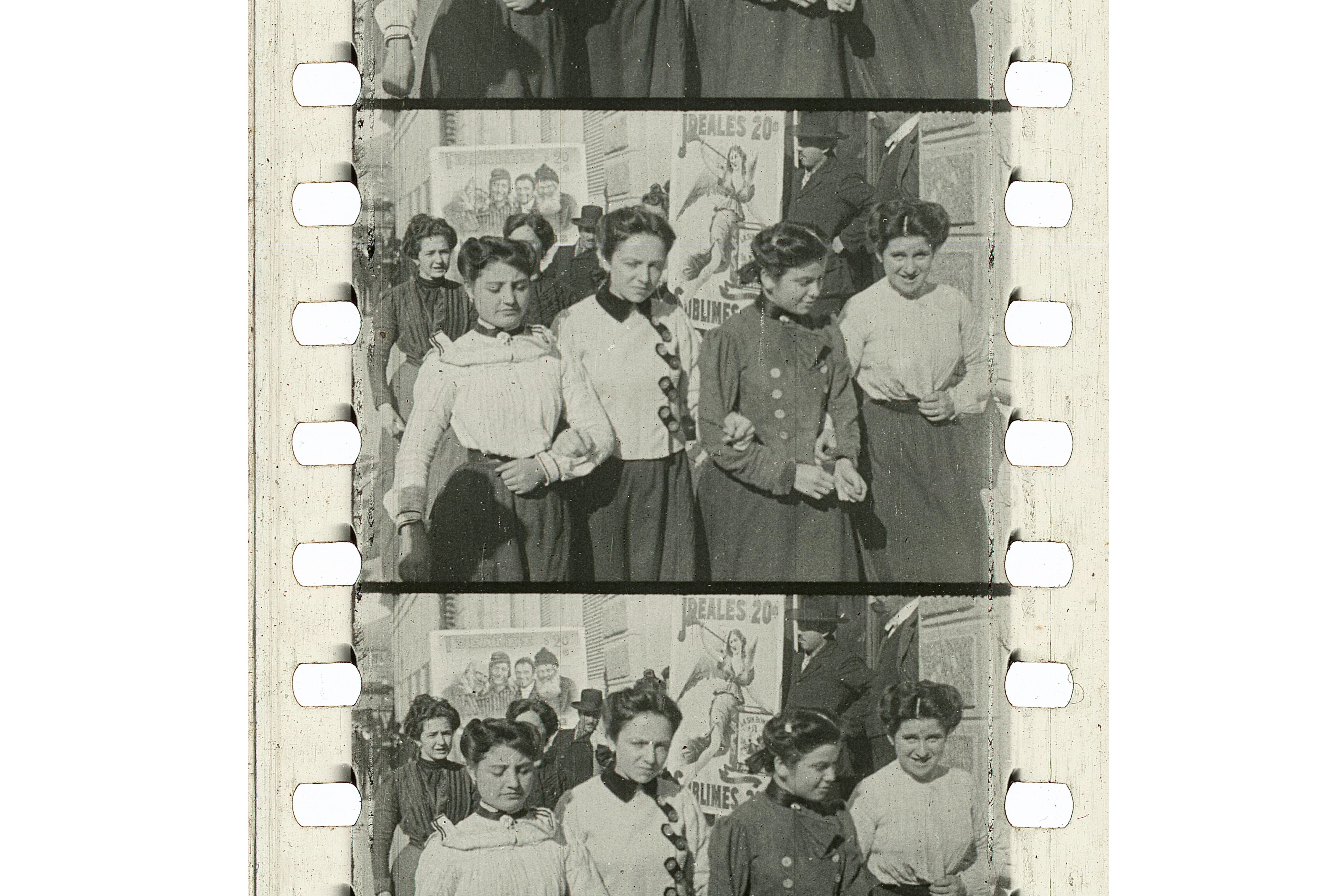 El libro Nitrato argentino se puede comprar en el Museo del Cine.