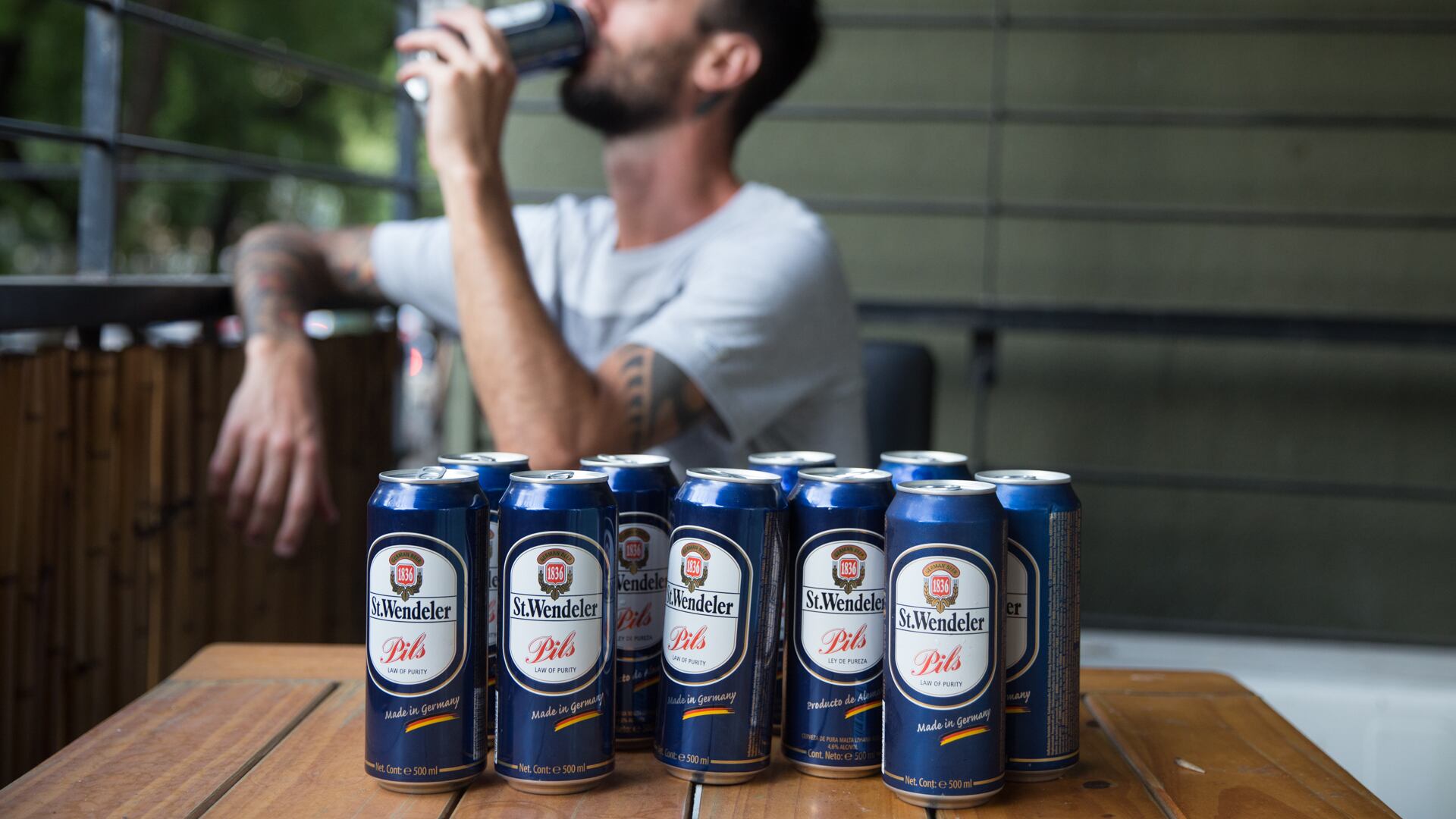 Pese a su sabor liviano, la azul se convirtió desde el año pasado en la cerveza más popular entre las baratas.