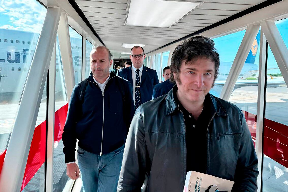 El presidente Javier Milei volvió al país tras su viaje al foro de Davos.
