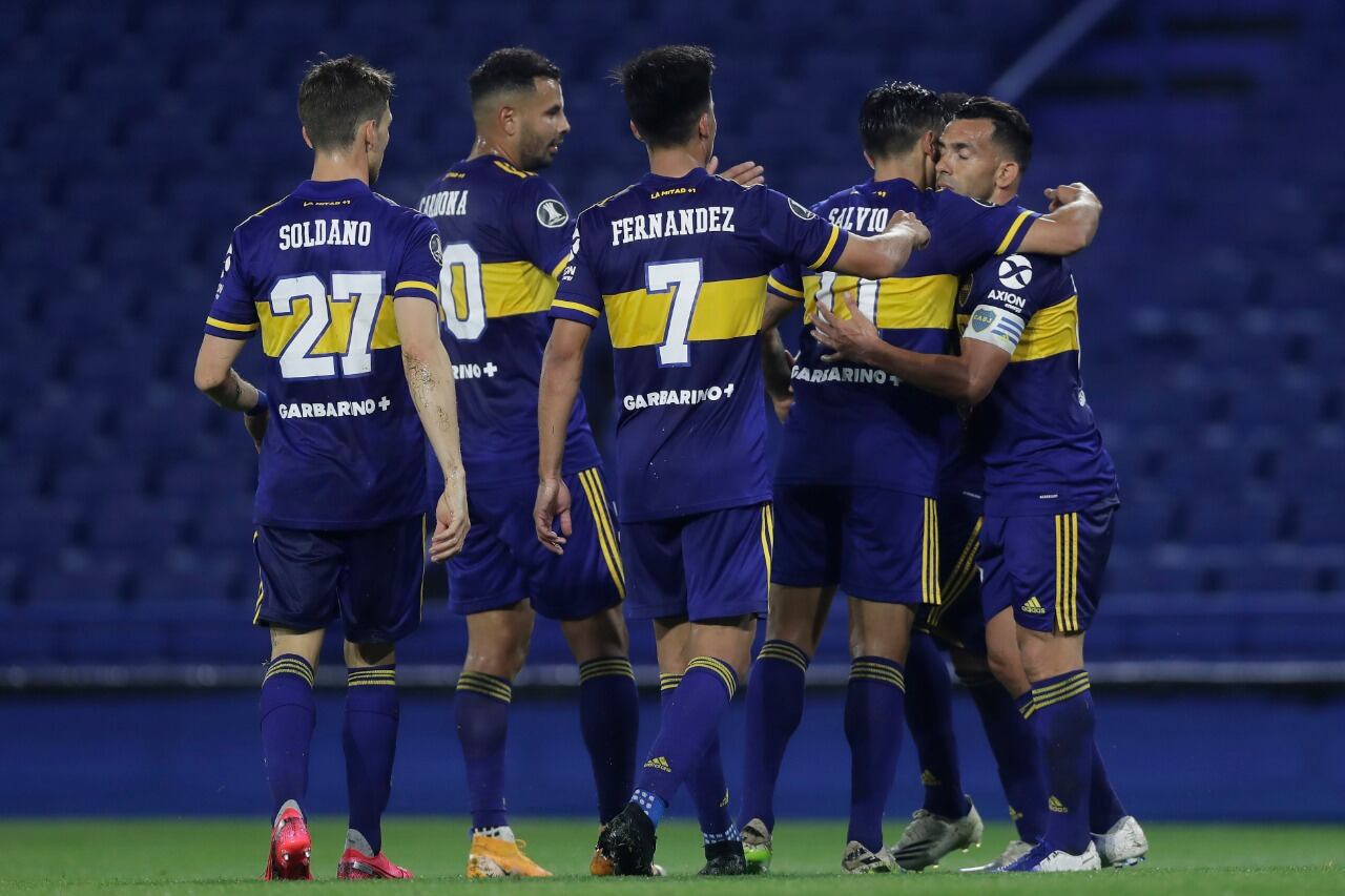 Todo Boca celebra el primer tanto de Tevez.