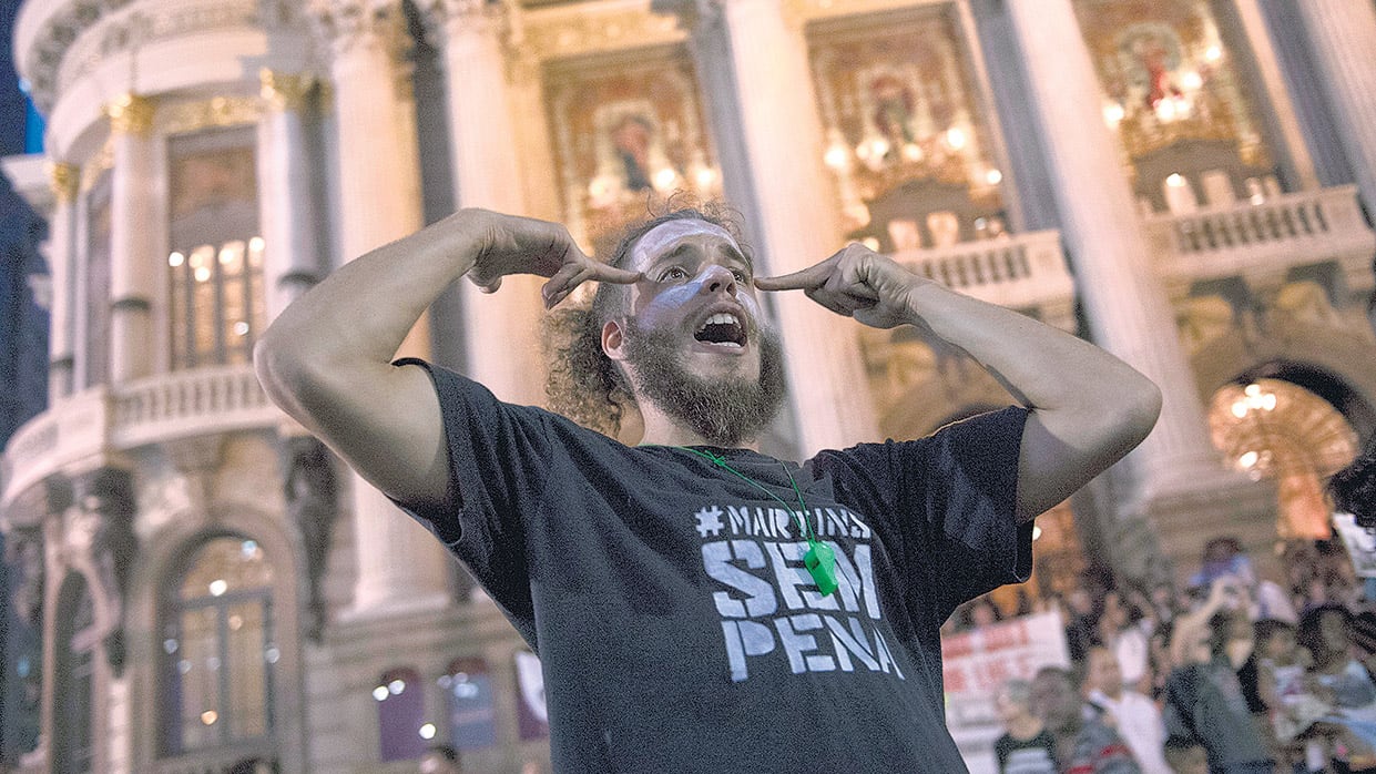 Protesta contra la reforma laboral en la plaza Cinelandia de Río de Janeiro.