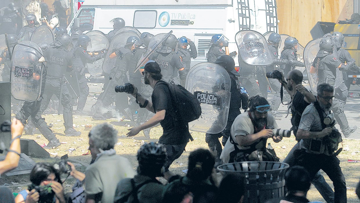 Sólo el último lunes se registraron al menos 36 trabajadores de prensa heridos.