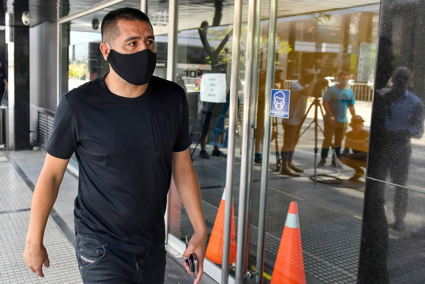 Riquelme recogió el guante y le respondió al delantero