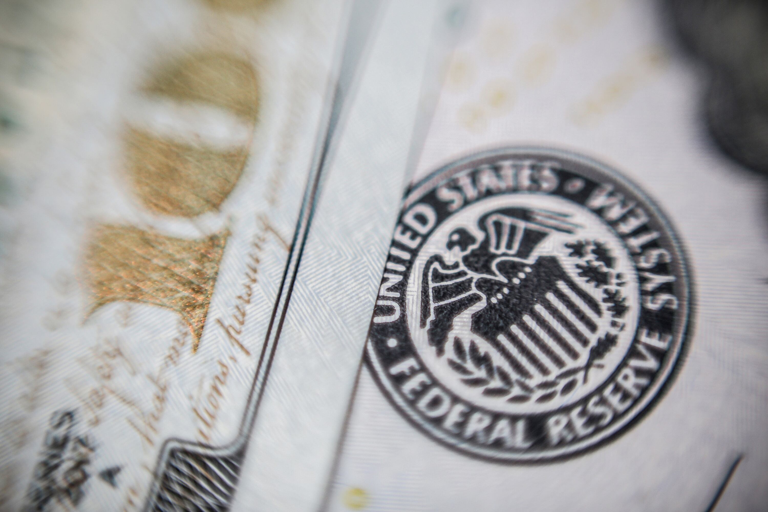 Una dolarización puede definir el futuro del sistema económico y social nacional.