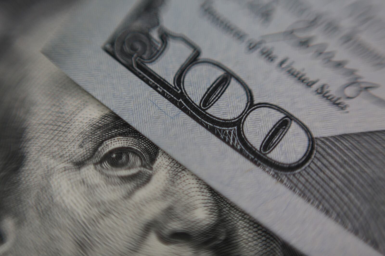 El dólar paralelo volvió a caer.