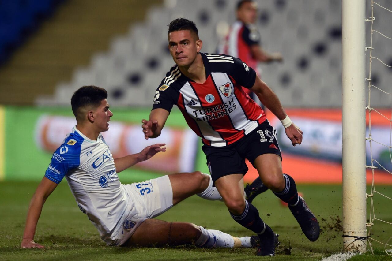 Borré acaba de marcar uno de sus goles en Mendoza.