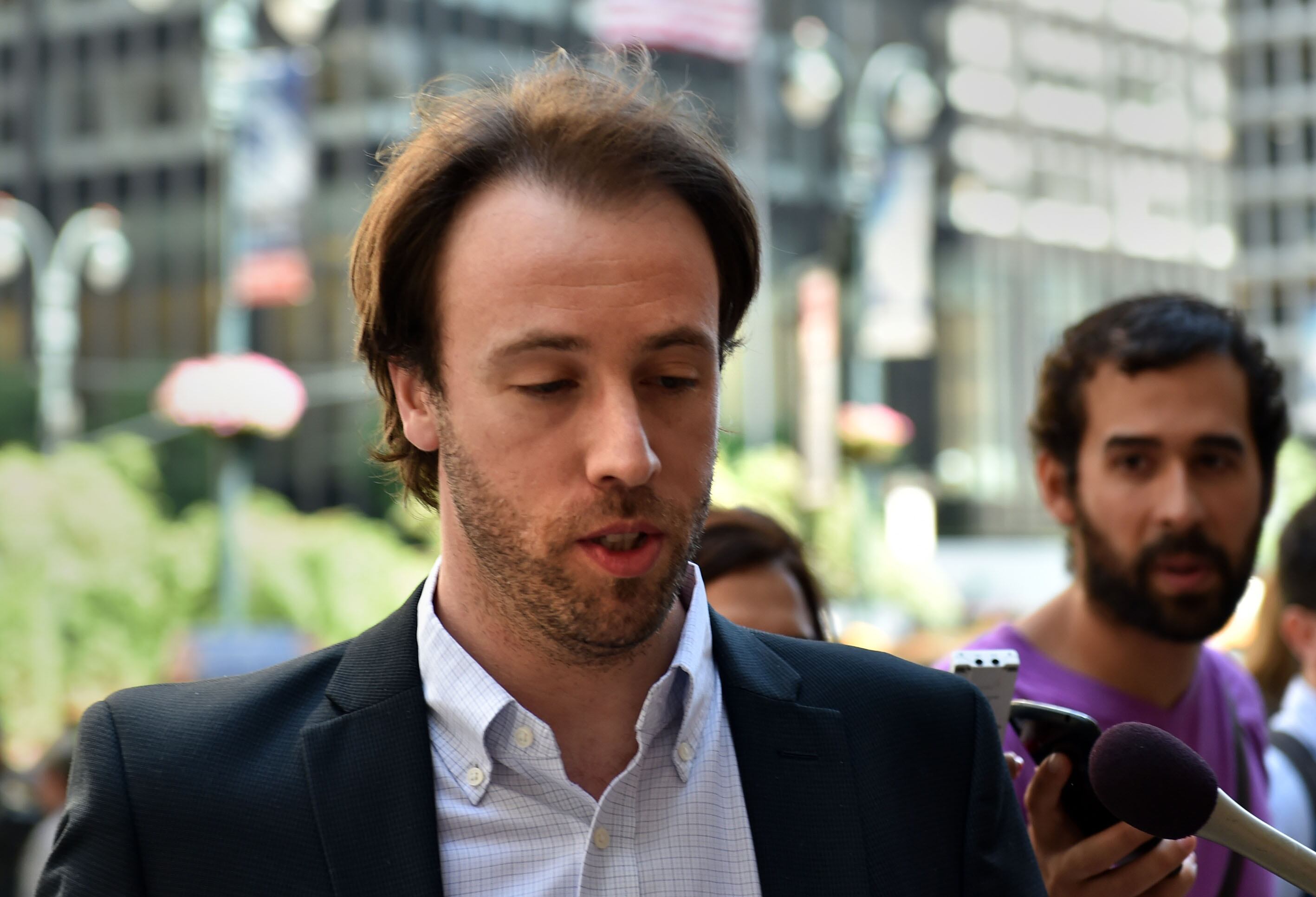 El ministro Pablo López negocia con los bonistas. 