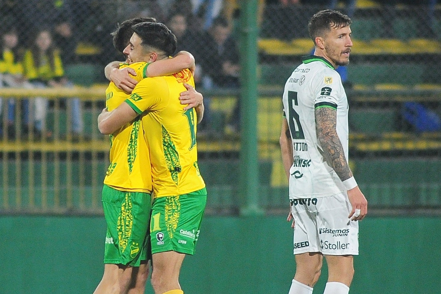 Los jugadores de Defensa de festejo