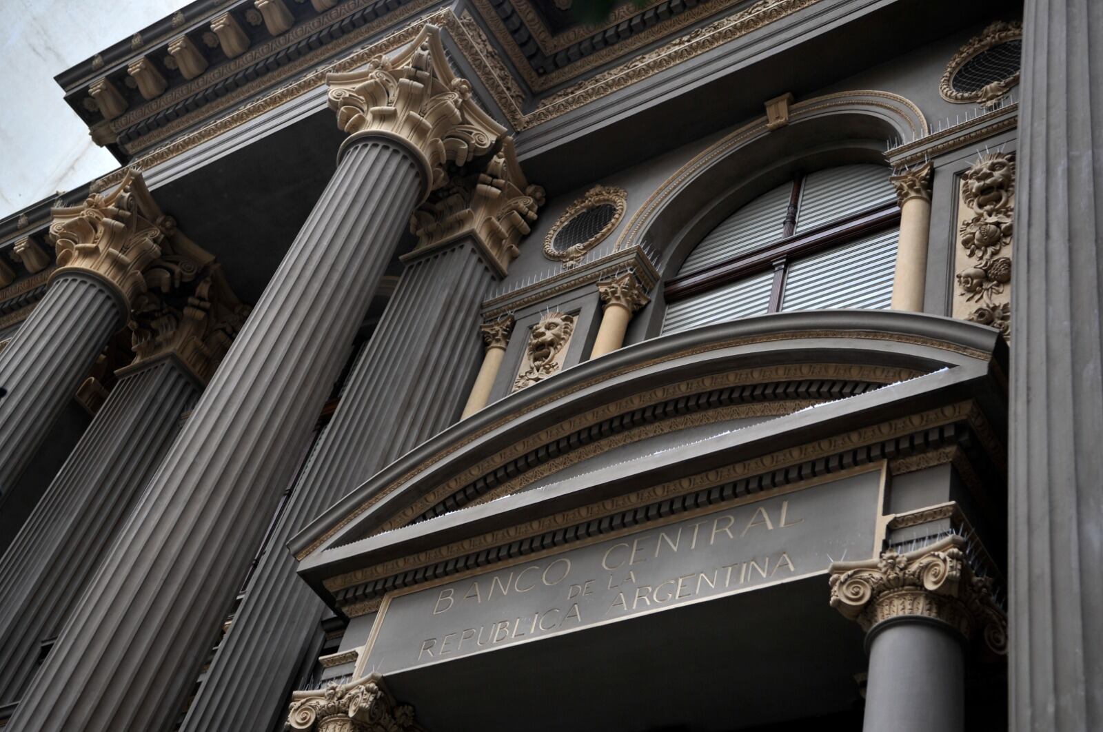 La estrategia oficial parece ser avanzar en la propuesta de reemplazar los pases pasivos del BCRA por Letras del Tesoro.