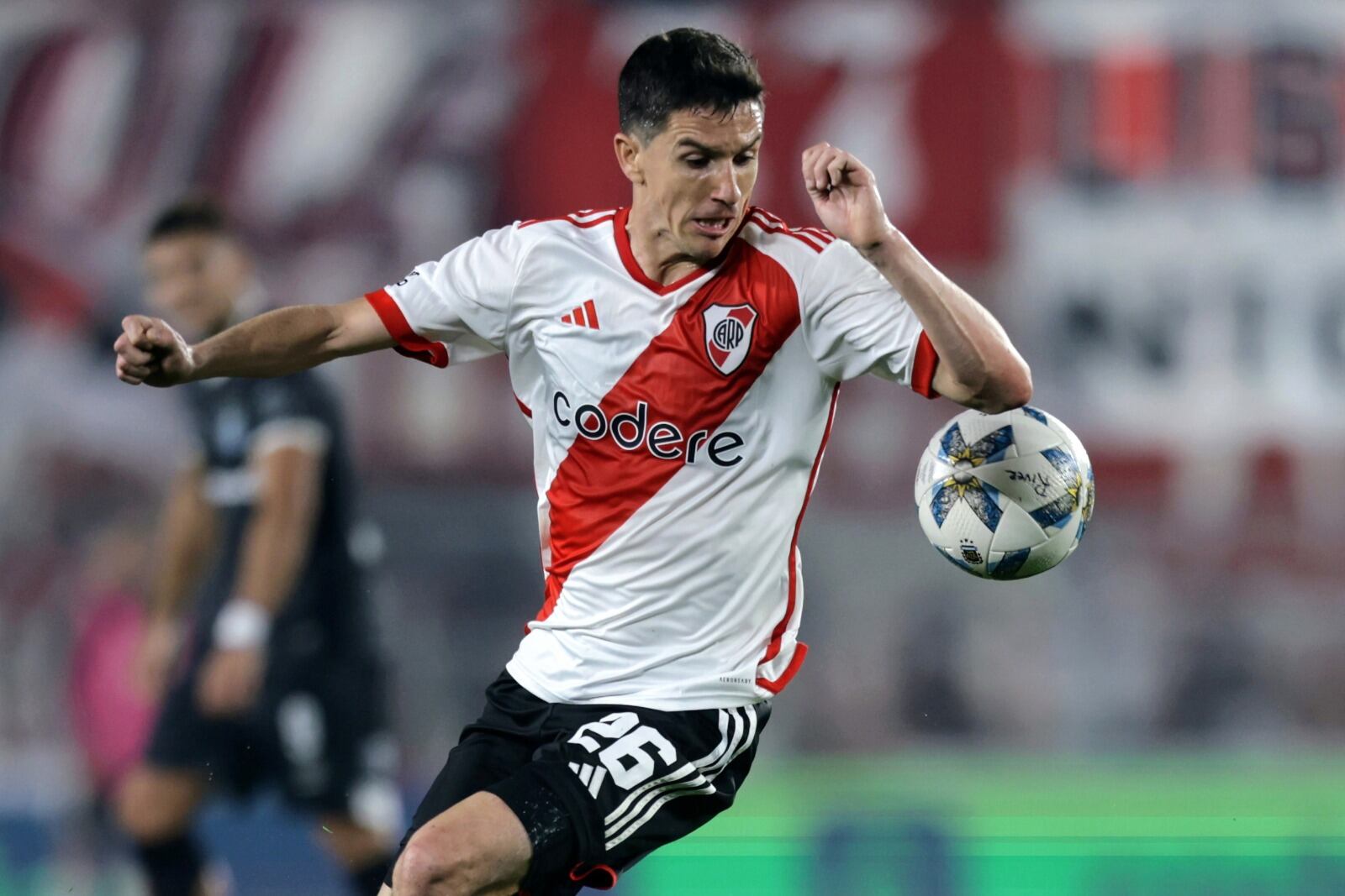 Fernández continúa en la institución